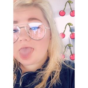 Meet your Posher, Kayla